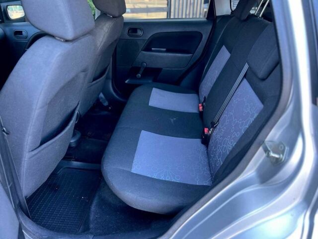 Серый Форд Фиеста, объемом двигателя 1.4 л и пробегом 95 тыс. км за 4300 $, фото 3 на Automoto.ua