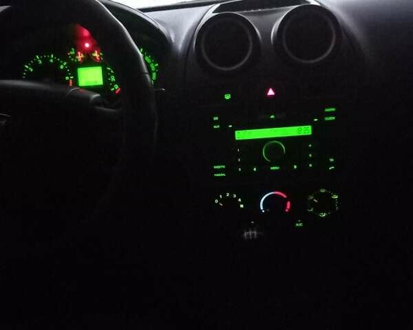 Серый Форд Фиеста, объемом двигателя 1.25 л и пробегом 129 тыс. км за 4900 $, фото 6 на Automoto.ua