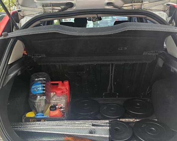 Сірий Форд Фієста, об'ємом двигуна 1.39 л та пробігом 130 тис. км за 5200 $, фото 6 на Automoto.ua