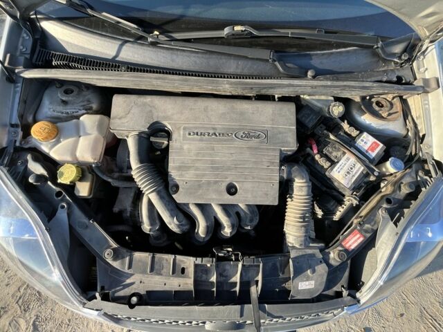 Серый Форд Фиеста, объемом двигателя 1.2 л и пробегом 175 тыс. км за 3900 $, фото 10 на Automoto.ua