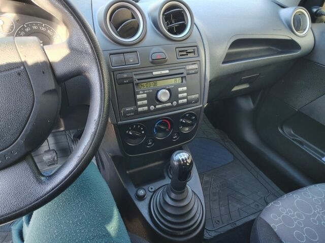 Сірий Форд Фієста, об'ємом двигуна 0 л та пробігом 136 тис. км за 4200 $, фото 16 на Automoto.ua