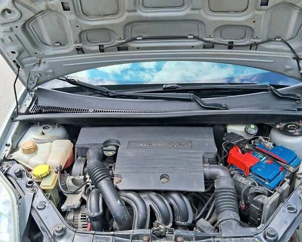 Сірий Форд Фієста, об'ємом двигуна 1.39 л та пробігом 231 тис. км за 4200 $, фото 4 на Automoto.ua