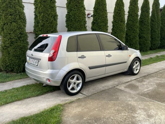 Сірий Форд Фієста, об'ємом двигуна 1.4 л та пробігом 300 тис. км за 2999 $, фото 3 на Automoto.ua