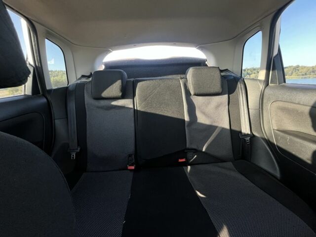 Серый Форд Фиеста, объемом двигателя 1.2 л и пробегом 175 тыс. км за 3900 $, фото 14 на Automoto.ua