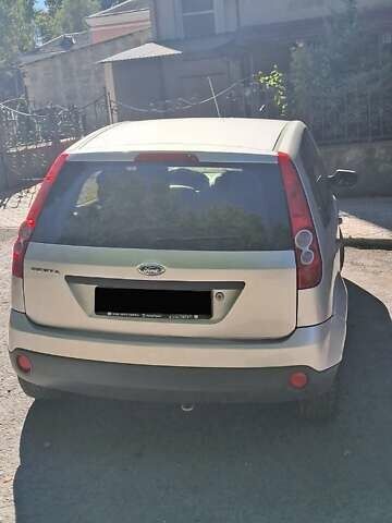 Серый Форд Фиеста, объемом двигателя 1.24 л и пробегом 149 тыс. км за 4350 $, фото 2 на Automoto.ua