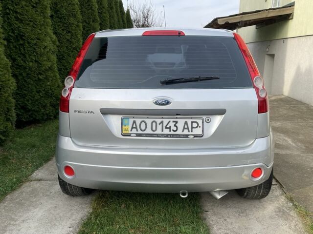 Сірий Форд Фієста, об'ємом двигуна 1.4 л та пробігом 300 тис. км за 2999 $, фото 4 на Automoto.ua