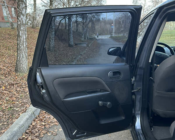 Серый Форд Фиеста, объемом двигателя 1.24 л и пробегом 234 тыс. км за 4200 $, фото 12 на Automoto.ua