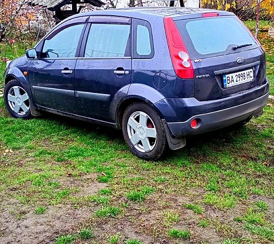 Серый Форд Фиеста, объемом двигателя 1.4 л и пробегом 214 тыс. км за 4200 $, фото 1 на Automoto.ua