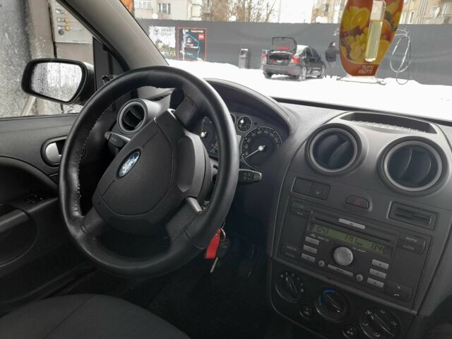 Сірий Форд Фієста, об'ємом двигуна 1.4 л та пробігом 197 тис. км за 3800 $, фото 8 на Automoto.ua