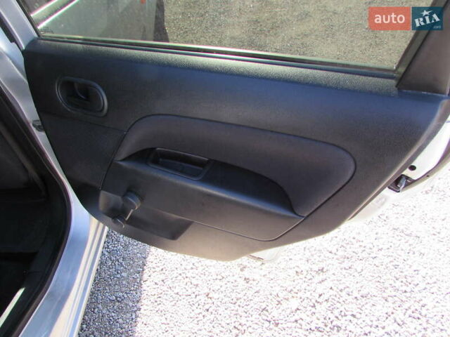 Серый Форд Фиеста, объемом двигателя 1.39 л и пробегом 223 тыс. км за 4200 $, фото 13 на Automoto.ua