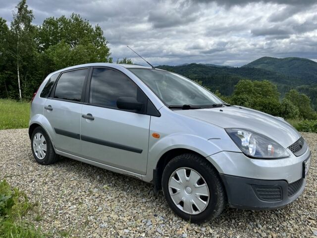 Серый Форд Фиеста, объемом двигателя 1.2 л и пробегом 175 тыс. км за 3900 $, фото 3 на Automoto.ua