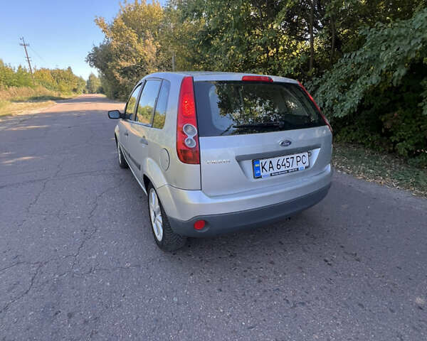 Сірий Форд Фієста, об'ємом двигуна 1.39 л та пробігом 260 тис. км за 4499 $, фото 6 на Automoto.ua