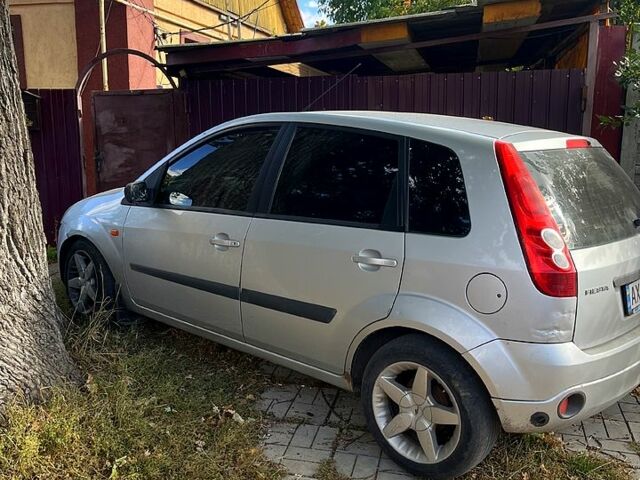 Сірий Форд Фієста, об'ємом двигуна 1.4 л та пробігом 210 тис. км за 3600 $, фото 1 на Automoto.ua