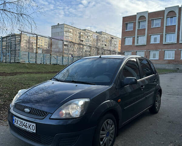 Серый Форд Фиеста, объемом двигателя 1.24 л и пробегом 234 тыс. км за 4200 $, фото 1 на Automoto.ua