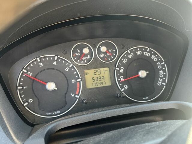 Серый Форд Фиеста, объемом двигателя 1.2 л и пробегом 175 тыс. км за 3900 $, фото 7 на Automoto.ua