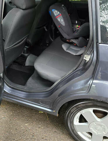 Серый Форд Фиеста, объемом двигателя 1.4 л и пробегом 282 тыс. км за 3300 $, фото 7 на Automoto.ua