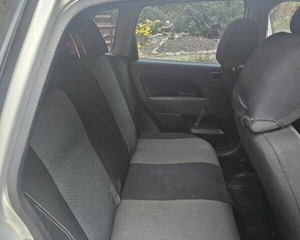 Сірий Форд Фієста, об'ємом двигуна 1.39 л та пробігом 130 тис. км за 5200 $, фото 7 на Automoto.ua