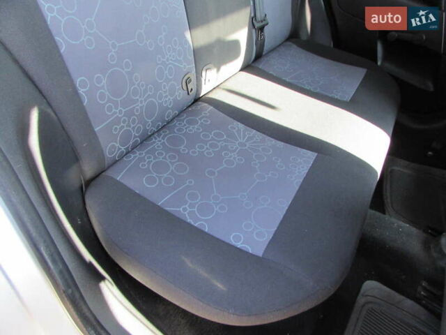 Серый Форд Фиеста, объемом двигателя 1.39 л и пробегом 223 тыс. км за 4200 $, фото 15 на Automoto.ua