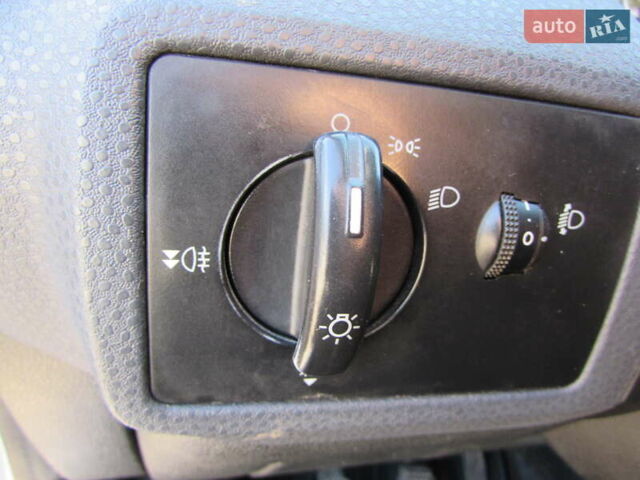 Серый Форд Фиеста, объемом двигателя 1.39 л и пробегом 223 тыс. км за 4200 $, фото 21 на Automoto.ua