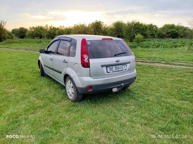 Серый Форд Фиеста, объемом двигателя 1.2 л и пробегом 226 тыс. км за 3800 $, фото 1 на Automoto.ua