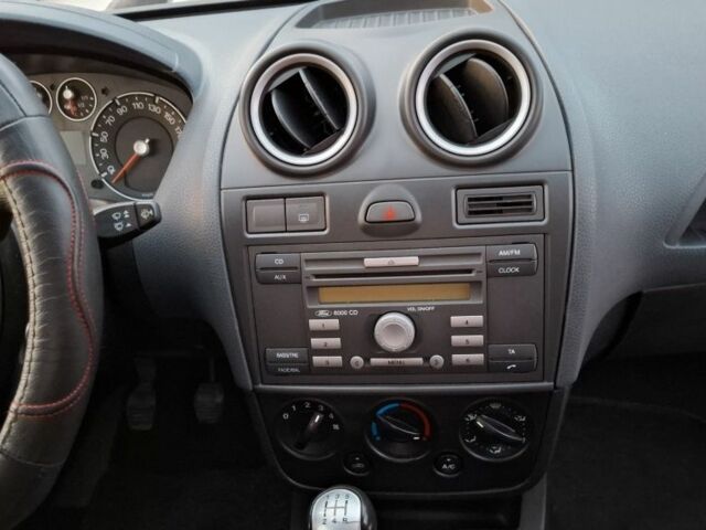 Сірий Форд Фієста, об'ємом двигуна 1.4 л та пробігом 250 тис. км за 4400 $, фото 13 на Automoto.ua