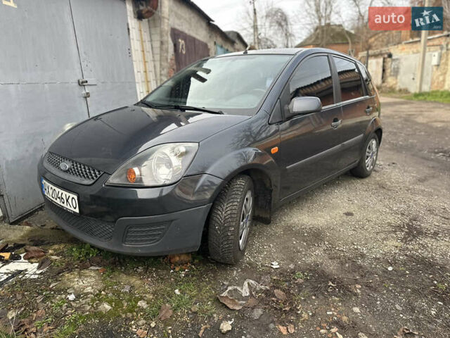 Серый Форд Фиеста, объемом двигателя 1.24 л и пробегом 234 тыс. км за 4200 $, фото 21 на Automoto.ua