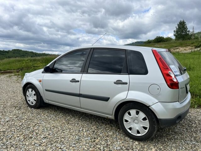 Серый Форд Фиеста, объемом двигателя 1.2 л и пробегом 175 тыс. км за 3900 $, фото 4 на Automoto.ua