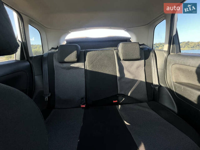 Серый Форд Фиеста, объемом двигателя 1.24 л и пробегом 174 тыс. км за 4200 $, фото 10 на Automoto.ua