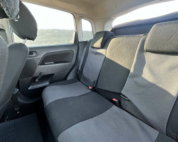 Серый Форд Фиеста, объемом двигателя 1.24 л и пробегом 174 тыс. км за 4200 $, фото 12 на Automoto.ua