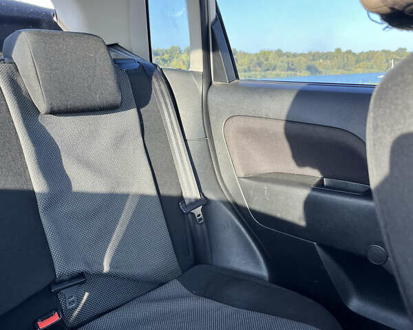 Серый Форд Фиеста, объемом двигателя 1.24 л и пробегом 174 тыс. км за 4200 $, фото 11 на Automoto.ua