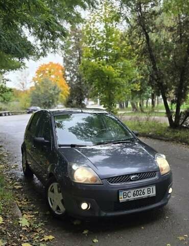 Серый Форд Фиеста, объемом двигателя 1.4 л и пробегом 282 тыс. км за 4300 $, фото 7 на Automoto.ua