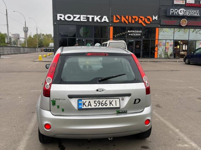 Серый Форд Фиеста, объемом двигателя 1.4 л и пробегом 230 тыс. км за 2800 $, фото 2 на Automoto.ua