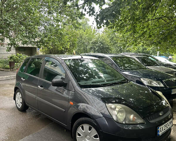 Сірий Форд Фієста, об'ємом двигуна 1.2 л та пробігом 175 тис. км за 4400 $, фото 3 на Automoto.ua