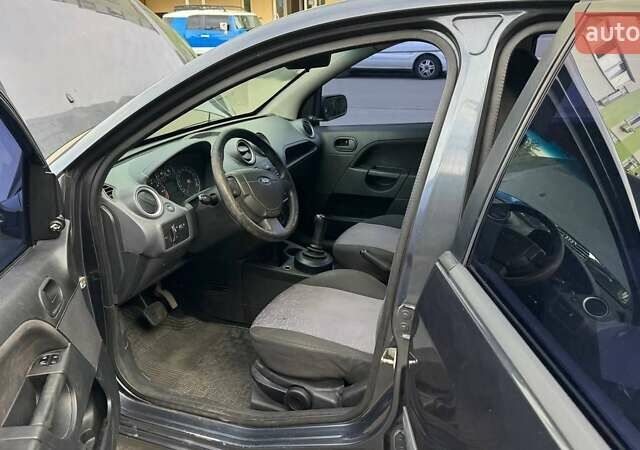 Сірий Форд Фієста, об'ємом двигуна 1.39 л та пробігом 165 тис. км за 4100 $, фото 2 на Automoto.ua