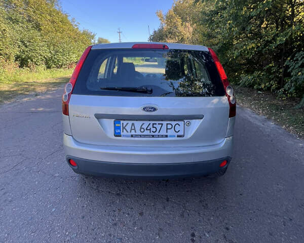 Сірий Форд Фієста, об'ємом двигуна 1.39 л та пробігом 260 тис. км за 4499 $, фото 7 на Automoto.ua