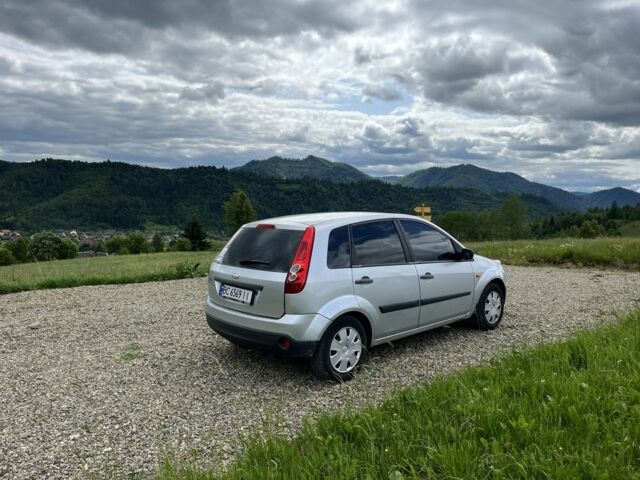 Серый Форд Фиеста, объемом двигателя 1.2 л и пробегом 175 тыс. км за 3900 $, фото 1 на Automoto.ua