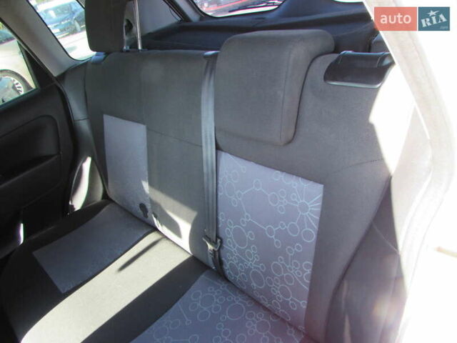 Серый Форд Фиеста, объемом двигателя 1.39 л и пробегом 223 тыс. км за 4200 $, фото 10 на Automoto.ua