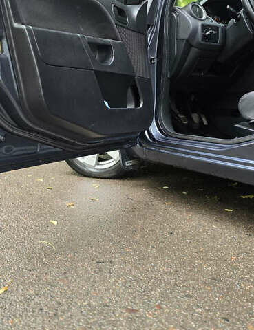 Серый Форд Фиеста, объемом двигателя 1.4 л и пробегом 282 тыс. км за 3300 $, фото 6 на Automoto.ua