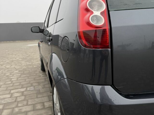 Серый Форд Фиеста, объемом двигателя 1.4 л и пробегом 161 тыс. км за 3600 $, фото 5 на Automoto.ua