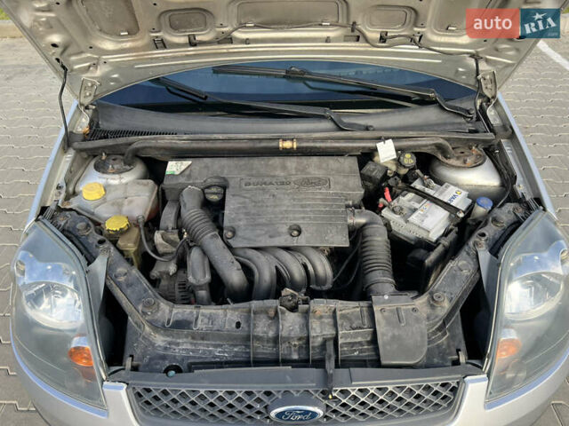 Сірий Форд Фієста, об'ємом двигуна 1.4 л та пробігом 202 тис. км за 4700 $, фото 34 на Automoto.ua