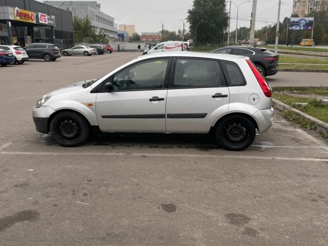 Серый Форд Фиеста, объемом двигателя 1.4 л и пробегом 230 тыс. км за 2800 $, фото 4 на Automoto.ua