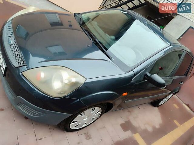 Серый Форд Фиеста, объемом двигателя 1.39 л и пробегом 203 тыс. км за 2999 $, фото 7 на Automoto.ua