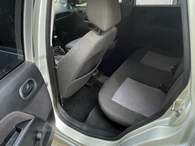 Сірий Форд Фієста, об'ємом двигуна 1.4 л та пробігом 300 тис. км за 2999 $, фото 8 на Automoto.ua