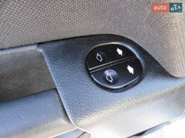 Серый Форд Фиеста, объемом двигателя 1.39 л и пробегом 223 тыс. км за 4200 $, фото 20 на Automoto.ua