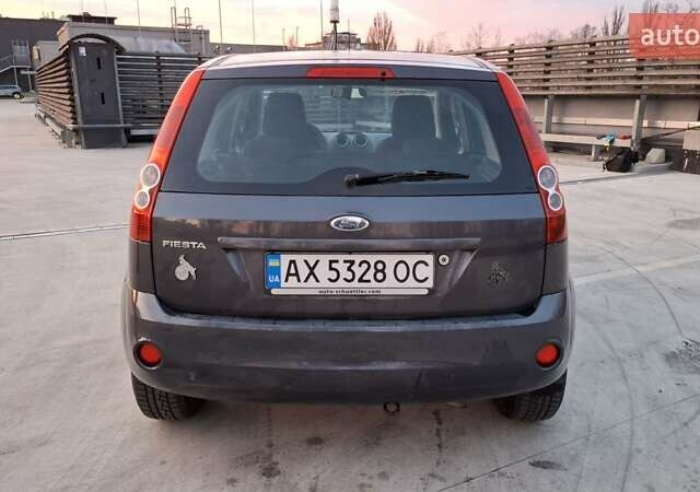 Сірий Форд Фієста, об'ємом двигуна 1.39 л та пробігом 250 тис. км за 4400 $, фото 4 на Automoto.ua
