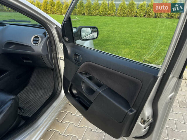 Сірий Форд Фієста, об'ємом двигуна 1.4 л та пробігом 202 тис. км за 4700 $, фото 35 на Automoto.ua