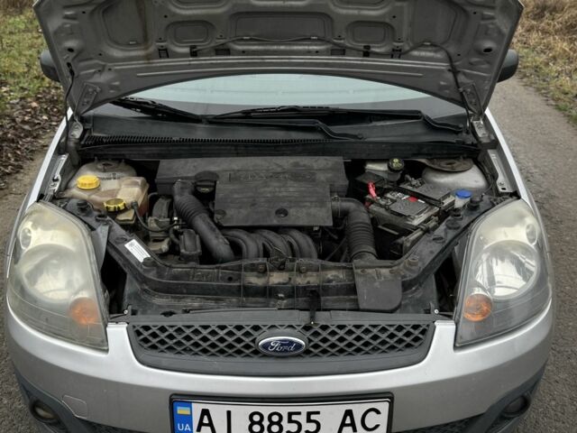 Сірий Форд Фієста, об'ємом двигуна 1.4 л та пробігом 157 тис. км за 4000 $, фото 5 на Automoto.ua