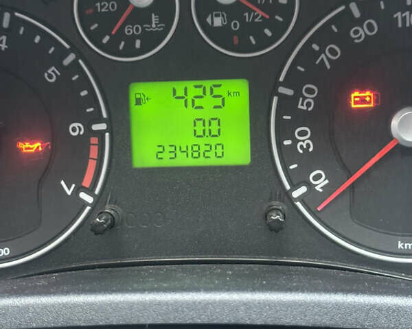 Сірий Форд Фієста, об'ємом двигуна 1.24 л та пробігом 234 тис. км за 4200 $, фото 19 на Automoto.ua