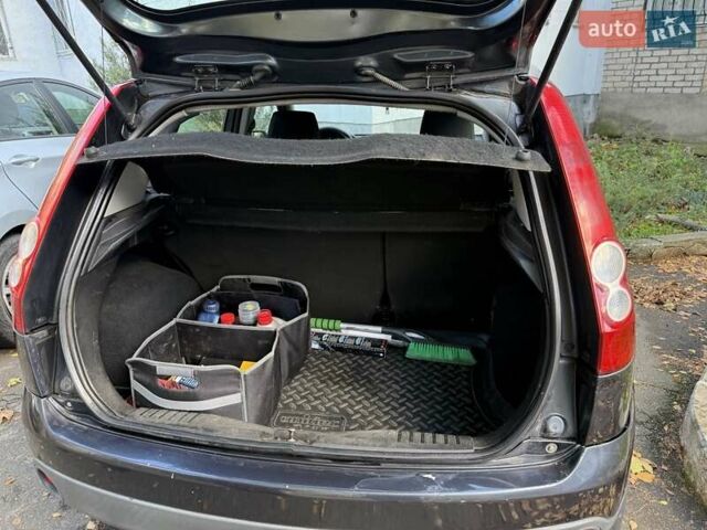 Сірий Форд Фієста, об'ємом двигуна 1.39 л та пробігом 149 тис. км за 3500 $, фото 3 на Automoto.ua