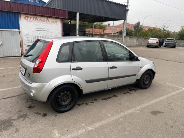 Серый Форд Фиеста, объемом двигателя 1.4 л и пробегом 230 тыс. км за 2800 $, фото 3 на Automoto.ua